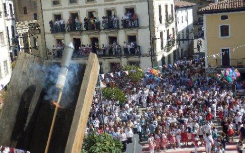 El cohete a punto de estallar en las úlitmas fiestas de Altsasu. El cohete a punto de estallar en las úlitmas fiestas de Altsasu.