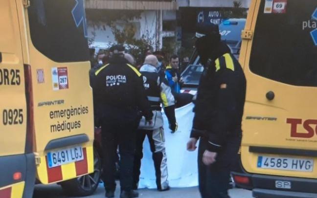 Los médicos atienden a Sonny Colbrelli. Los médicos atienden a Sonny Colbrelli.