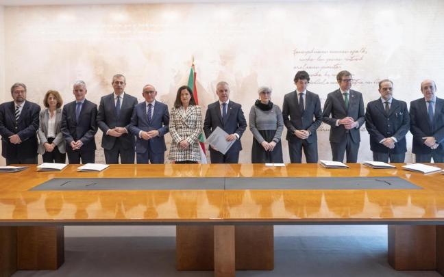 Representantes institucionales firman el III Acuerdo para la mejora de la atención de mujeres víctimas de violencia machista Representantes institucionales firman el III Acuerdo para la mejora de la atención de mujeres víctimas de violencia machista