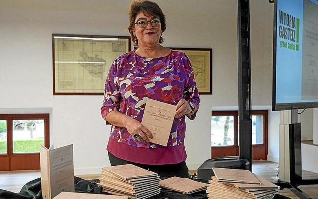 Gasteizko Toponimia VIII. Dibiña I argitalpenaren aurkezpenaren irudia, atzo. | ARGAZKIA: JORGE MUÑOZ