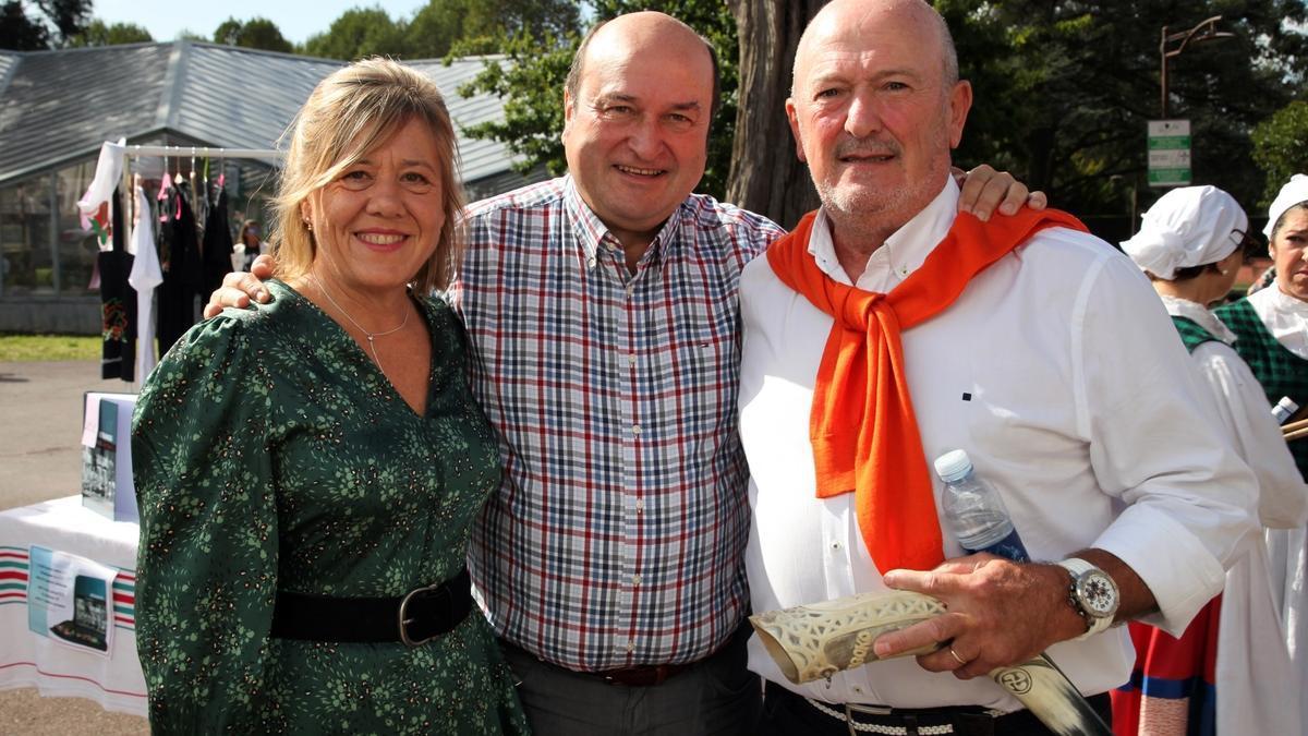 Berango arropa a I&ntilde;aki Gonz&aacute;lez por su medio siglo de vida ligado a la cultura vasca