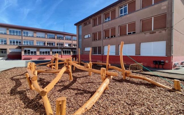 Egurra da protagonista patioko espazio berrian. Egurra da protagonista patioko espazio berrian.
