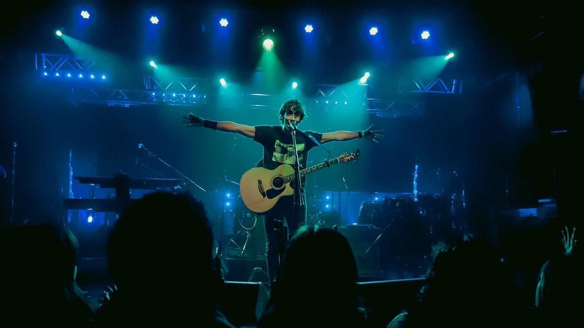 El artista navarro Javi Robles, en directo.