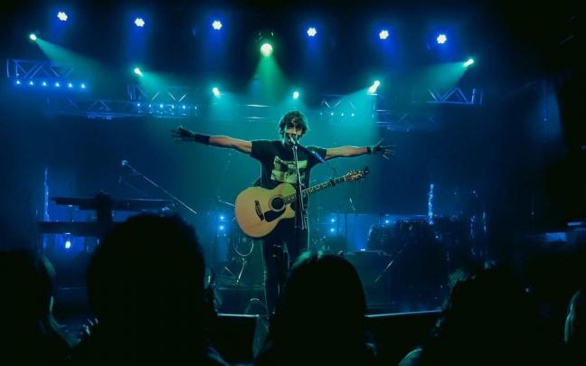 El artista navarro Javi Robles, en directo.