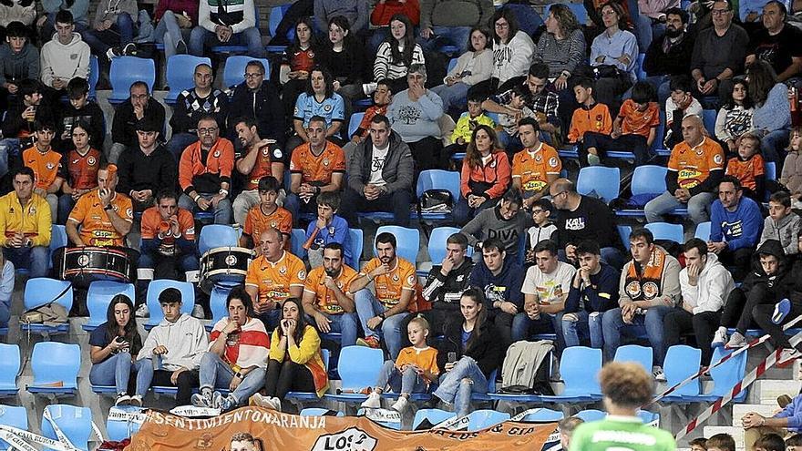 Ambiente en la grada de Anaitasuna.