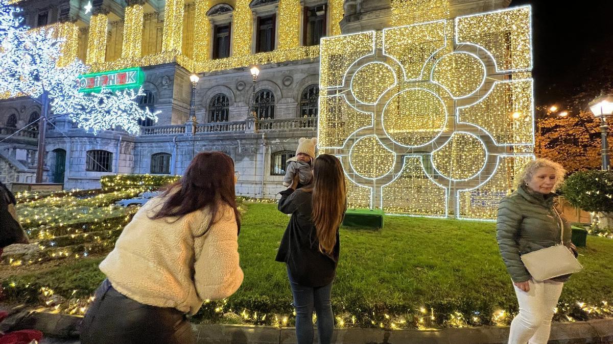 La luces de Navidad iluminan Bilbao
