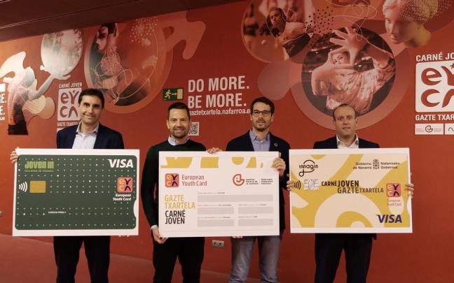 De izda a dcha., Ricardo Go&ntilde;i, responsable de Instituciones de Caja Rural de Navarra,; Ram&oacute;n Urdiain, director gerente de Navarra de Infraestructuras Culturales, Deportivas y de Ocio (NICDO); Carlos Amatriian, director gerente del INJ y Pabl