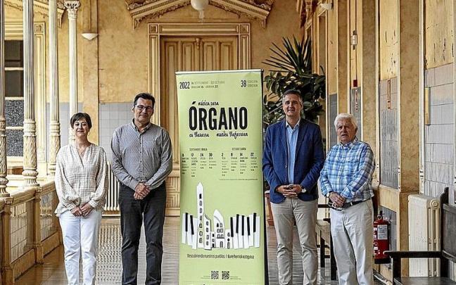 De izquierda a derecha: Marisol Mart&iacute;nez, Jos&eacute; Luis Echechip&iacute;a, Ignacio Apeztegu&iacute;a y Luis Dur&aacute;n en la presentaci&oacute;n de la 38&ordf; edici&oacute;n del Ciclo de M&uacute;sica para &Oacute;rgano en Navarra.
