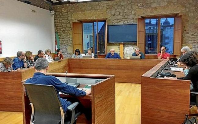 El Pleno ordinario de Zumaia celebrado el jueves. | FOTO: N.G.