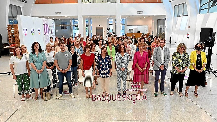 Acto de conmemoraci&oacute;n del d&eacute;cimo aniversario de la red de electas, Virginia Woolf Basqueskola, celebrado ayer. | FOTO: OSKAR GONZ&Aacute;LEZ
