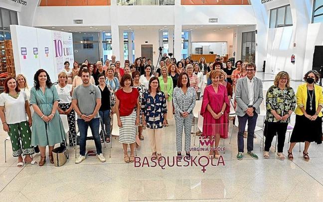 Acto de conmemoraci&oacute;n del d&eacute;cimo aniversario de la red de electas, Virginia Woolf Basqueskola, celebrado ayer. | FOTO: OSKAR GONZ&Aacute;LEZ