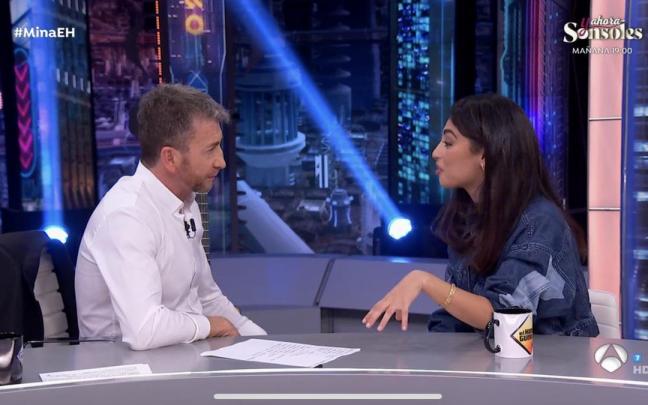 Pablo Motos entrevista a Mina El Hammani en 'El Hormiguero'.