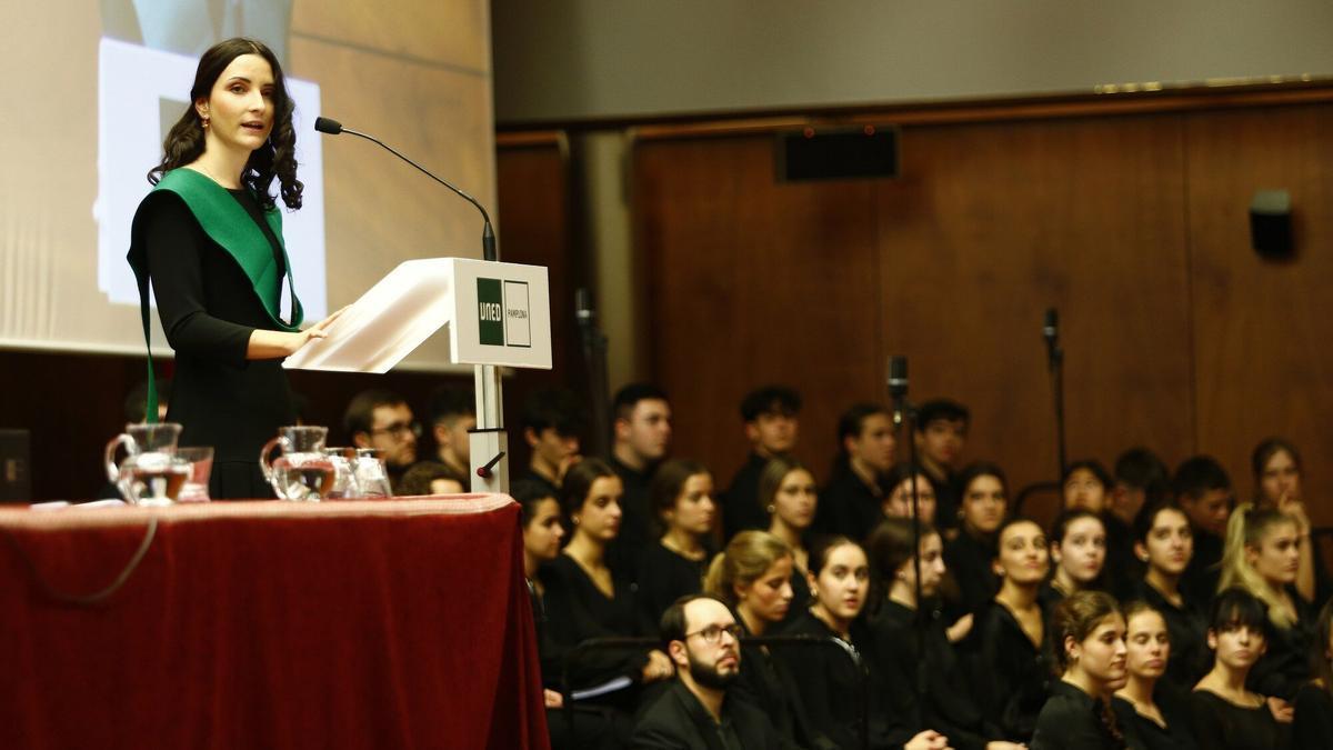 Marta Irigoyen, durante su discurso en la UNED.