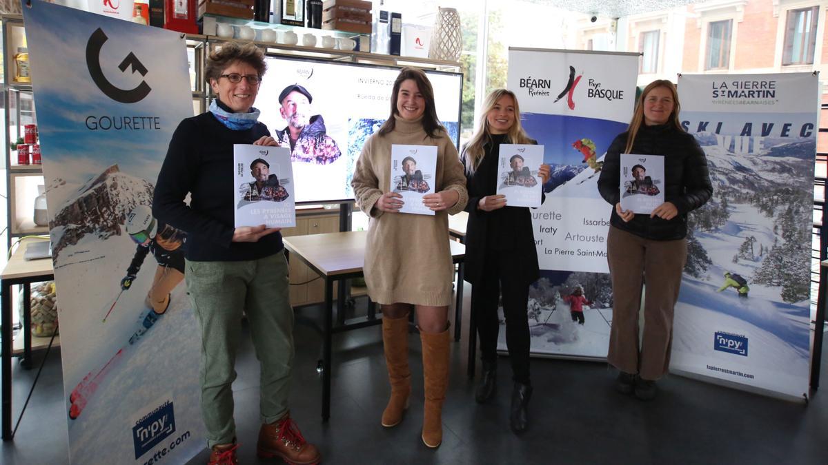 Régine Cascau, Elorri Puchu, Emma Pujol y Juliette Boiteux, durante la presentación en Pamplona.