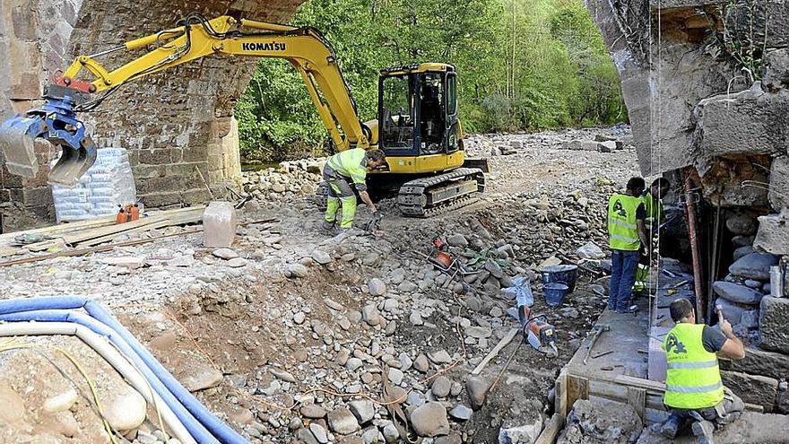 Obras en el puente de Arraioz.