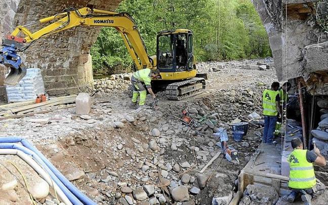 Obras en el puente de Arraioz.