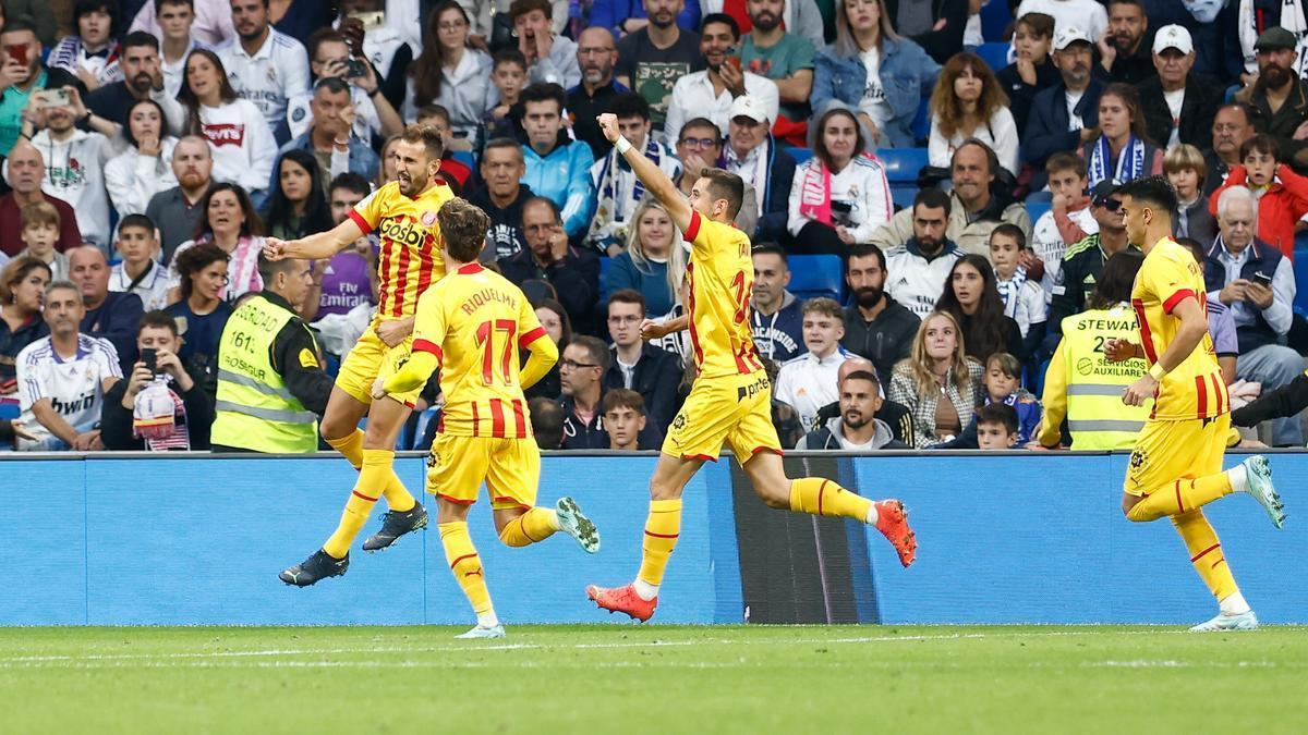 Cristhian Stuani y sus compañeros celebran el gol del delantero del Girona frente al Real Madrid.