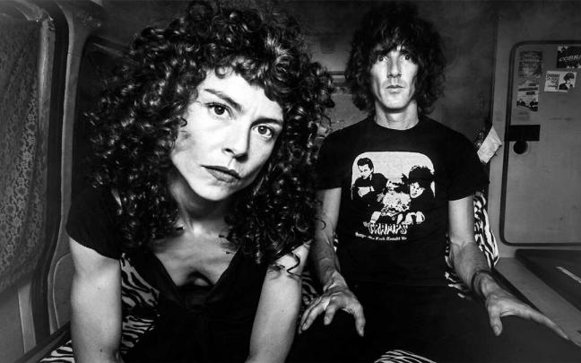 niña coyote y chico tornado