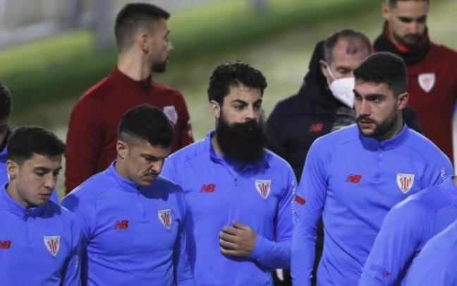Zarraga, Capa, Villalibre, que aún no tiene el alta, y Unai Nuñez, que podría salir cedido en este mercado invernal, durante el entrenamiento del viernes en Lezama. Zarraga, Capa, Villalibre, que aún no tiene el alta, y Unai Nuñez, que podría salir cedido en este mercado invernal, durante el entrenamiento del viernes en Lezama.