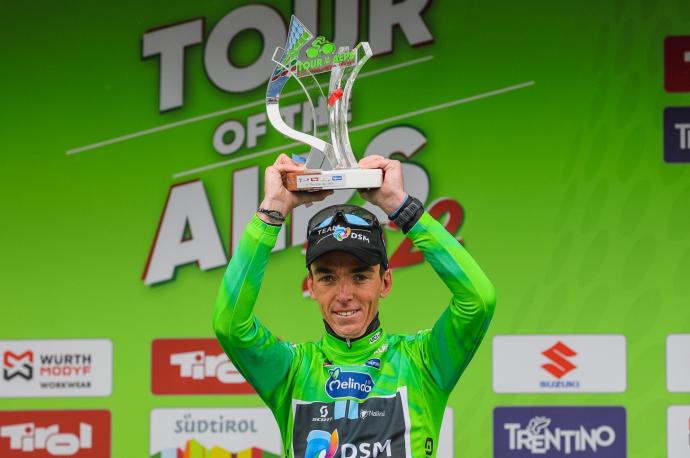 Romain Bardet, vencedor final del Tour de los Alpes.