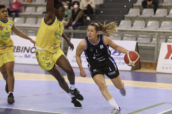 Laura Cornelius, en un partido con el IDK Euskotren.