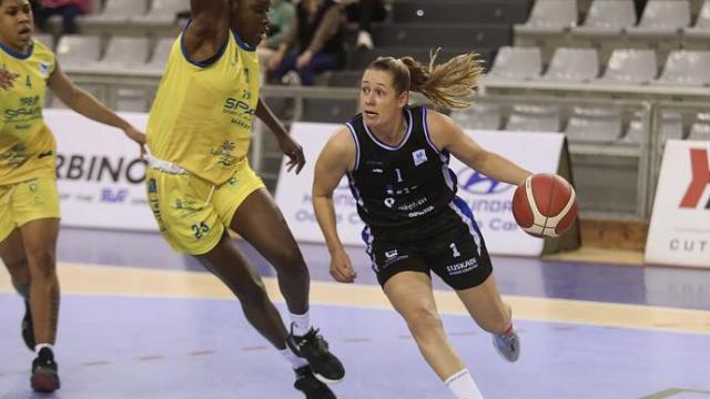Laura Cornelius, en un partido con el IDK Euskotren.