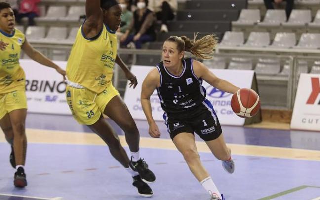 Laura Cornelius, en un partido con el IDK Euskotren.