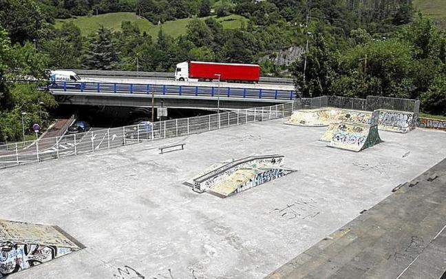 La pista de skate de Sautsi, que ser&aacute; completamente renovada. | FOTO: J.LEON