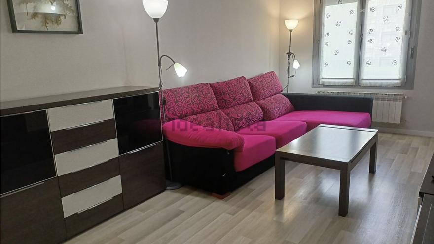 Piso en Avenida Reina Sofía.