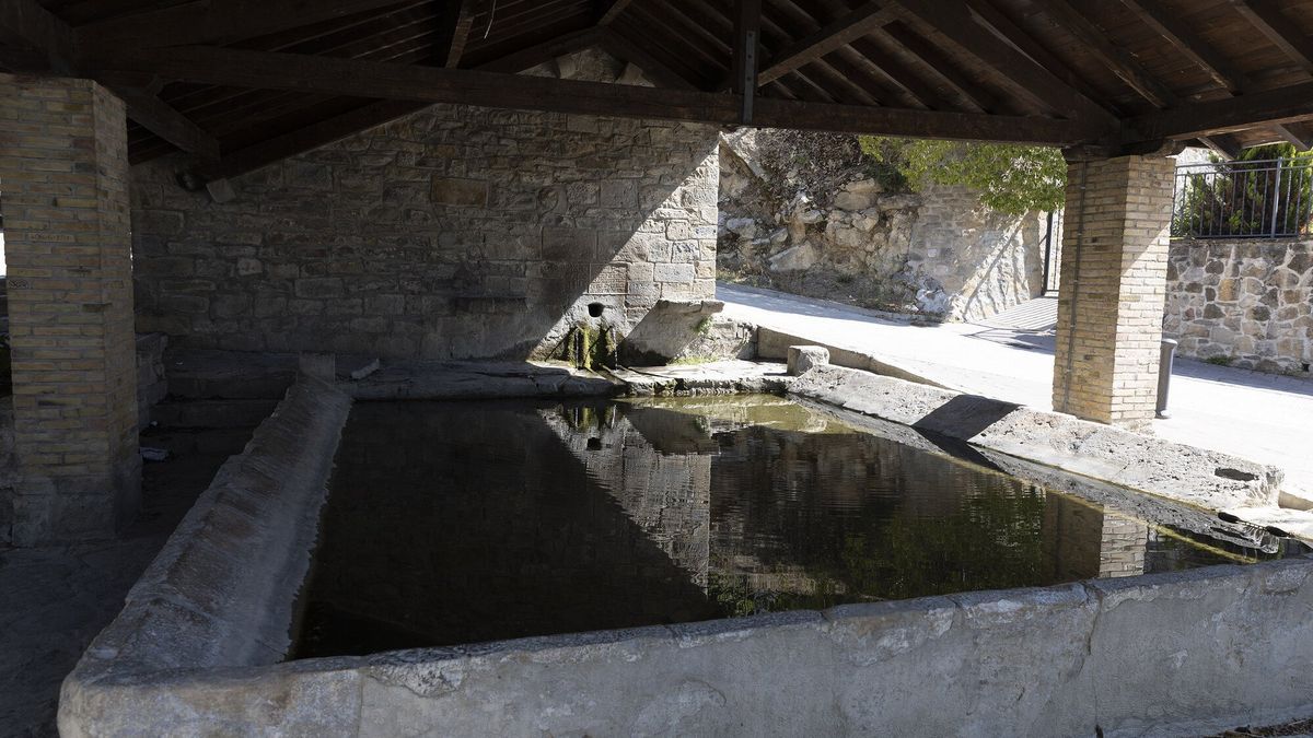 El lavadero, de 1745. El pueblo lavó la ropa aquí hasta la década de los 70, cuando el agua corriente llegó a las casas.