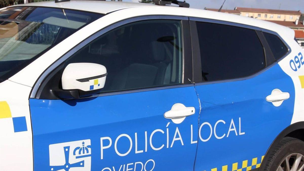 Un vehículo de la policía local de Oviedo.