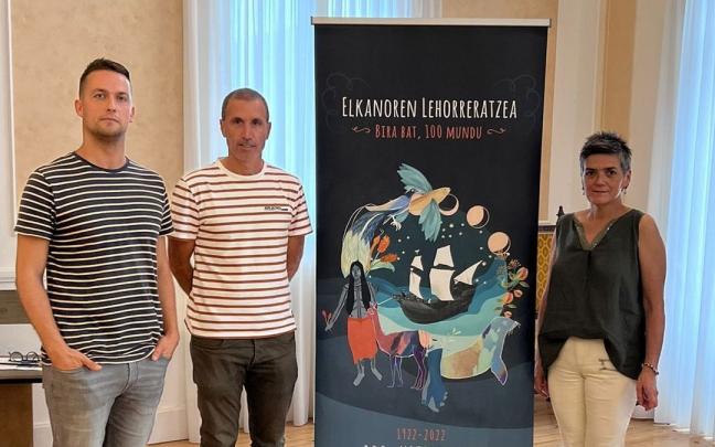 Beñat Aristi, Haritz Alberdi y Ane Loidi, la mañana de este miércoles, en la presentación del acto, en el Ayuntamiento de Getaria Beñat Aristi, Haritz Alberdi y Ane Loidi, la mañana de este miércoles, en la presentación del acto, en el Ayuntamiento de Getaria