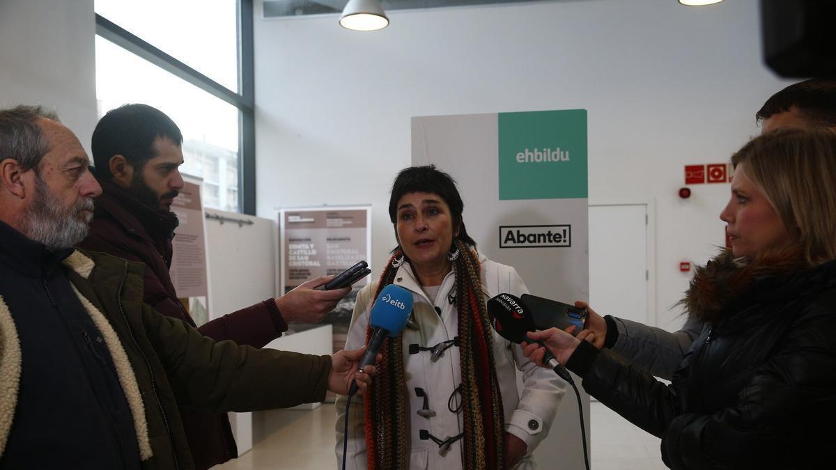 Laura Aznal, durante sus declaraciones a los medios esta ma&ntilde;ana
