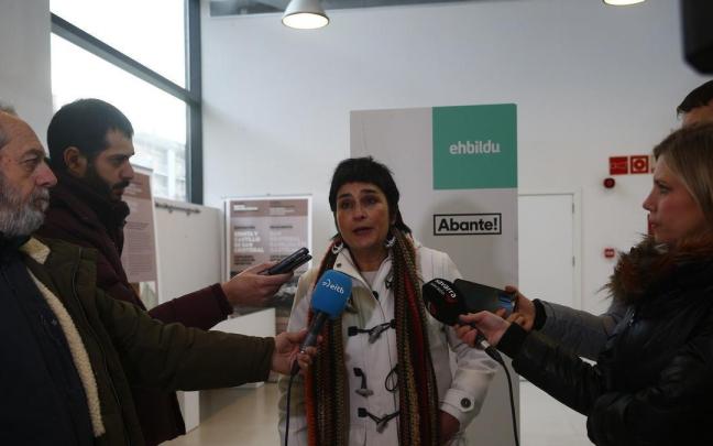 Laura Aznal, durante sus declaraciones a los medios esta ma&ntilde;ana
