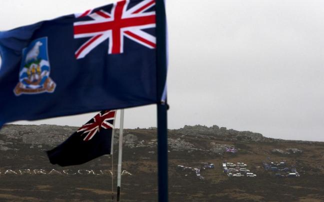 La controversia por las Malvinas, atravesada por el reinado de Isabel II