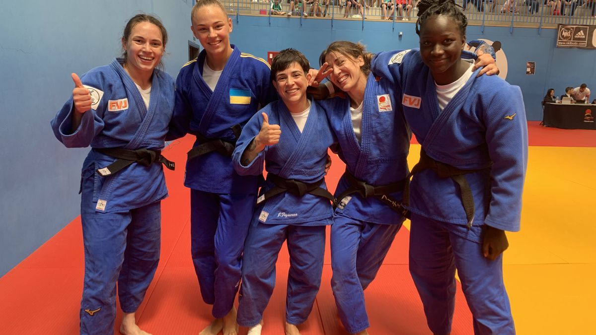 La alicantina Ana Pérez, en el centro de la imagen.