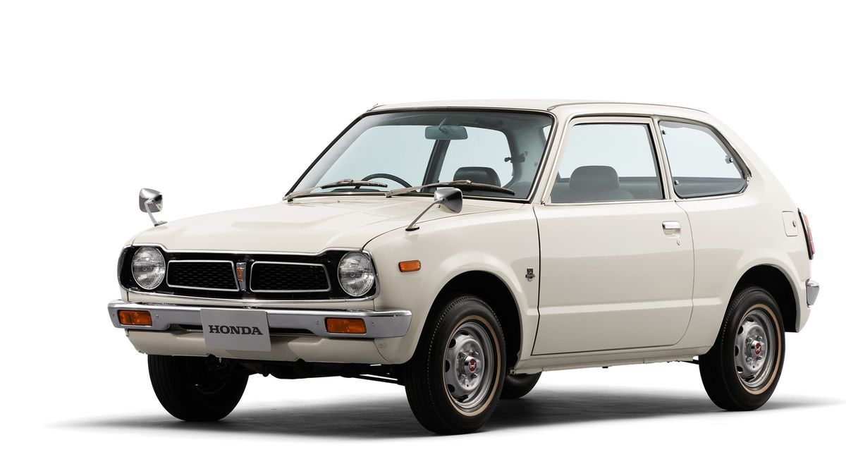 El primer Civic salió de la planta de Honda en Suzuka en verano de 1972.