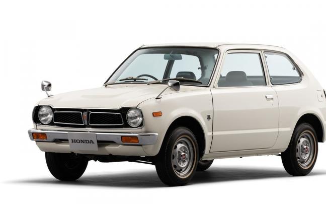 El primer Civic salió de la planta de Honda en Suzuka en verano de 1972.