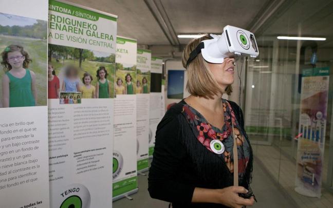 Una exposición sobre las dificultades de las personas con visión baja