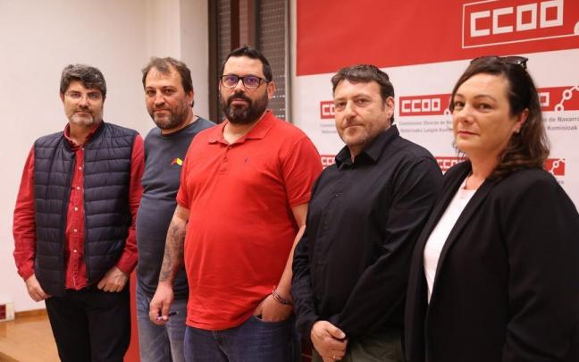 Manuel San Juan, Miguel García Adanero, Josema Romeo, Luis Nuin y Clara Fernández, en la sede del sindicato.