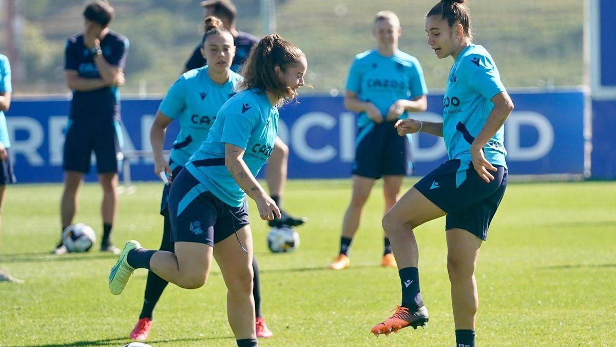 Nerea Eizagirre junto a Tejada en el entrenamiento de esta mañana en Zubieta