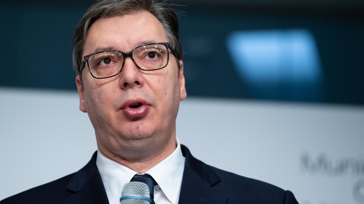 El presidente de Serbia anuncia la retirada de las barricadas serbokosovares