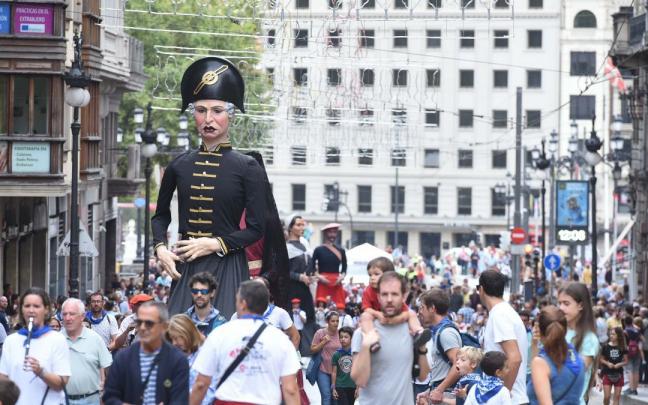 Gastronom&iacute;a, cabezudos y m&uacute;sica en cada esquina: as&iacute; ha sido la tercera jornada de Aste Nagusia