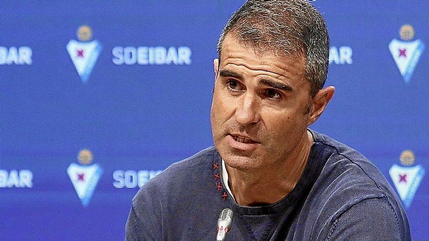 El entrenador del Eibar, Gaizka Garitano, en una rueda de prensa. Foto: Javi Colmenero