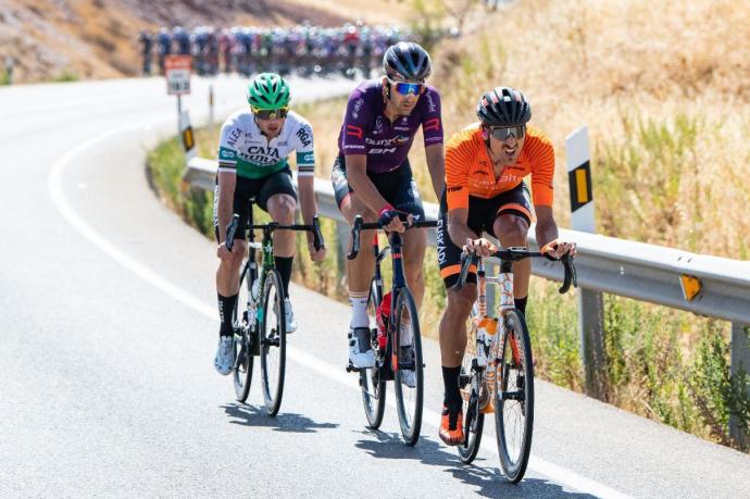 Corredores del Euskaltel-Euskadi, Burgos-BH y Caja Rural comparten una escapada en la pasada Vuelta.