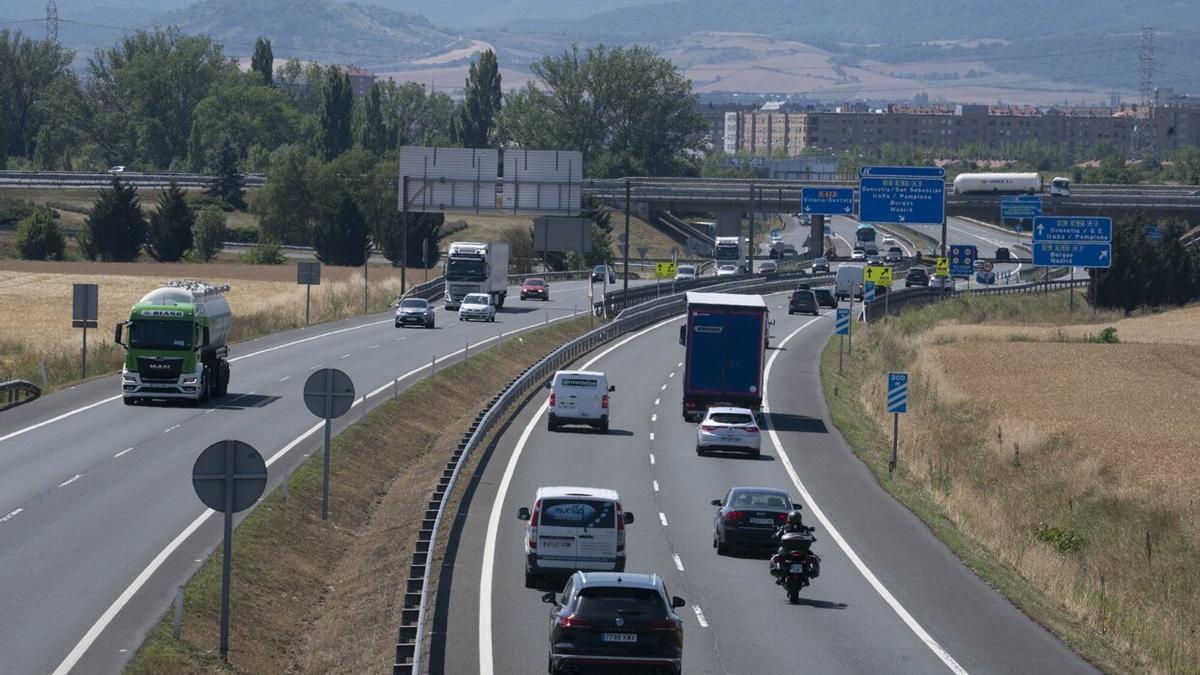 Coches en carreteras alavesas