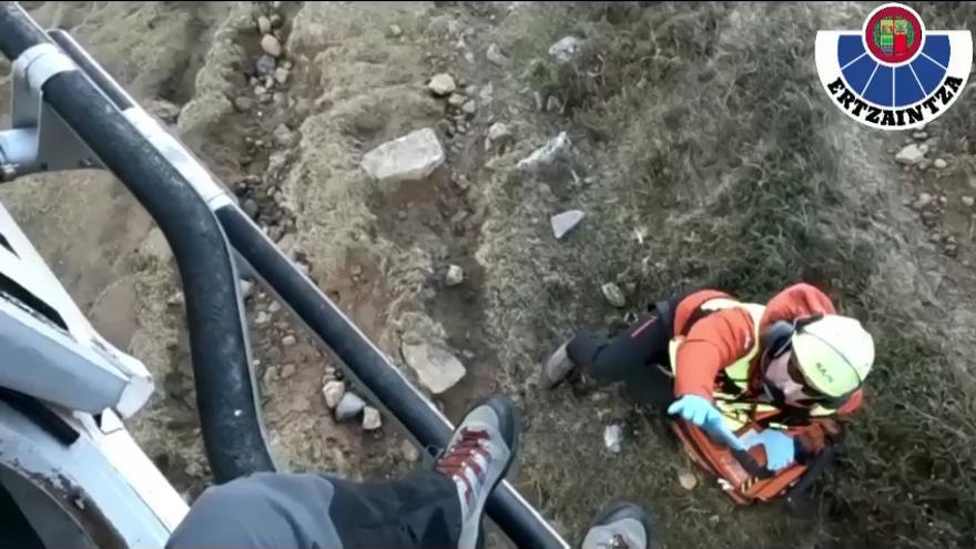 Rescate de una montañera lesionada en el Gorbea