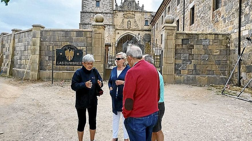 Irache el pasado domingo con los decorados de la serie El internado. | FOTO: JAVIER ARIZALETA