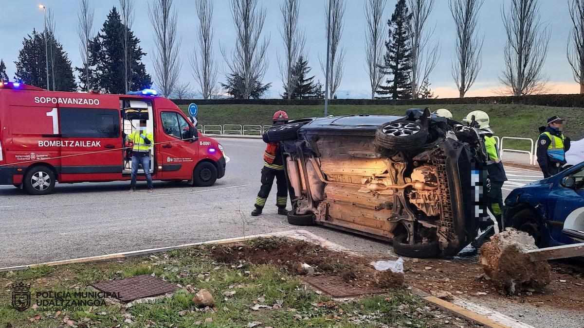 Vuelco en la Avenida de Navarra.