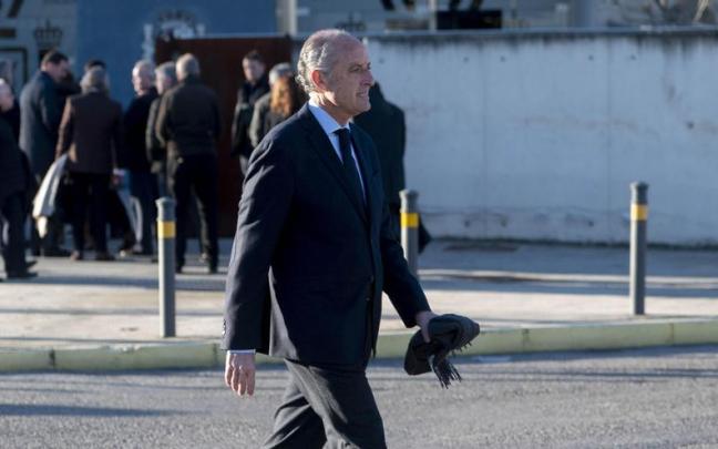 El expresidente de la Comunidad Valenciana Francisco Camps a su llegada la semana pasada al juicio por el contrato de Fitur a la trama 'Gürtel. El expresidente de la Comunidad Valenciana Francisco Camps a su llegada la semana pasada al juicio por el contrato de Fitur a la trama 'Gürtel.